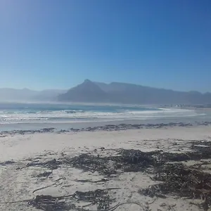 https://guinea-fowl-house.hotels-capetown.com
